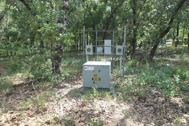 76 & 76 B POST OAK RD, La Vernia, TX 78121