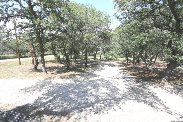 76 & 76 B POST OAK RD, La Vernia, TX 78121