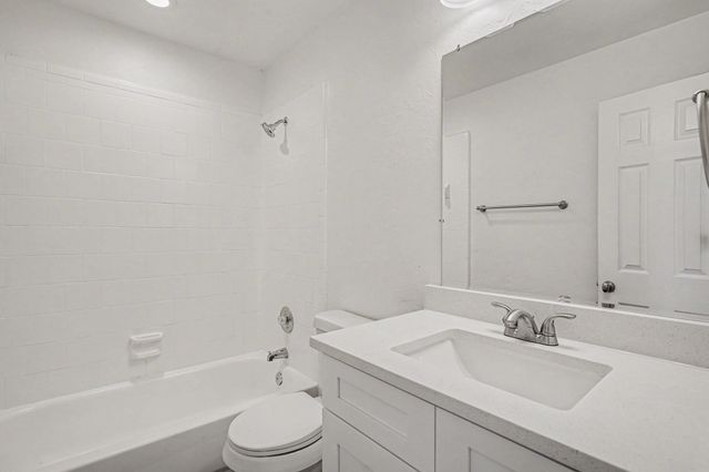1125 Highland Station Drive, Saginaw, TX 76131