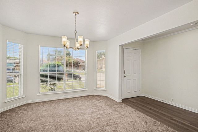 1125 Highland Station Drive, Saginaw, TX 76131
