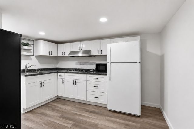 293 Clifton Ave, Newark City, NJ 07104