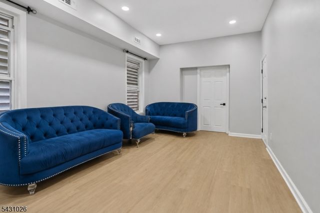 293 Clifton Ave, Newark City, NJ 07104