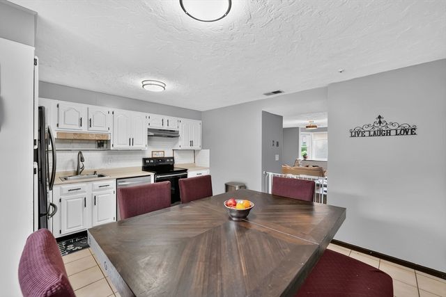 82 Neponset St B, Canton, MA 02021