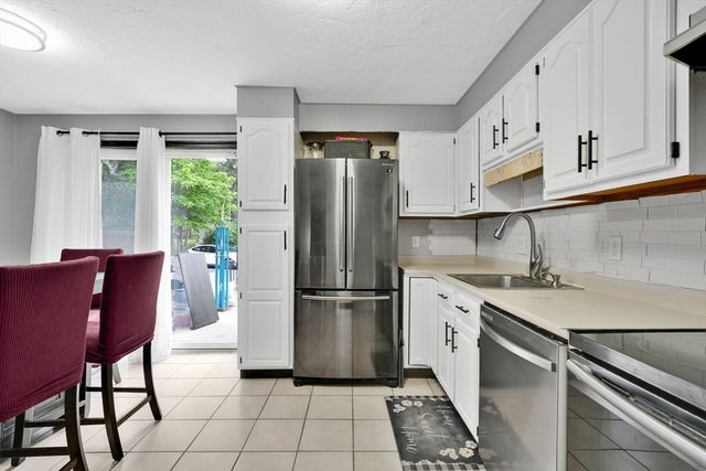 82 Neponset St B, Canton, MA 02021