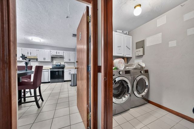 82 Neponset St B, Canton, MA 02021
