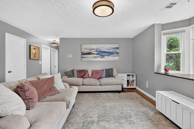 82 Neponset St B, Canton, MA 02021