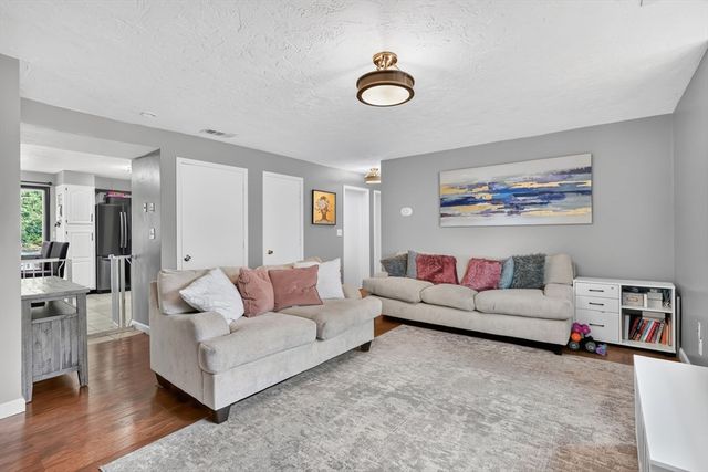 82 Neponset St B, Canton, MA 02021