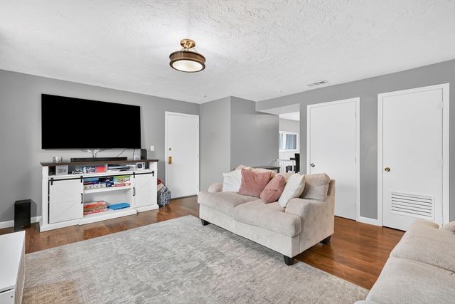 82 Neponset St B, Canton, MA 02021