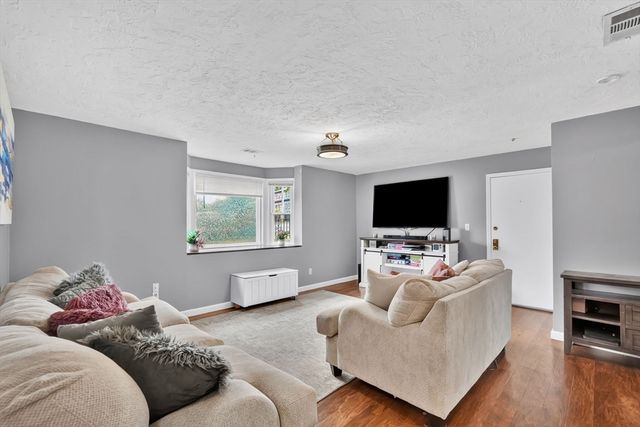 82 Neponset St B, Canton, MA 02021