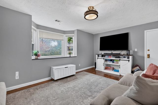 82 Neponset St B, Canton, MA 02021