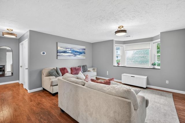 82 Neponset St B, Canton, MA 02021