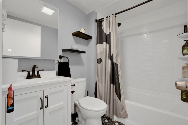 82 Neponset St B, Canton, MA 02021