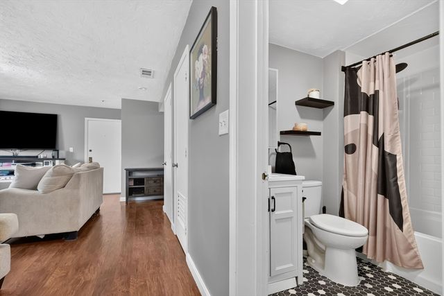 82 Neponset St B, Canton, MA 02021
