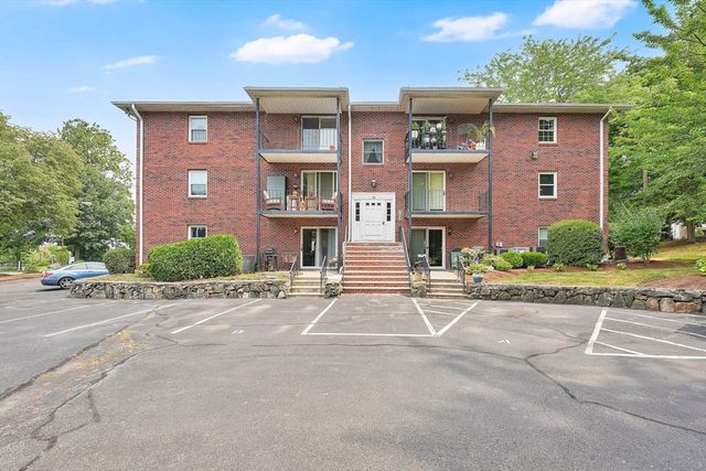 82 Neponset St B, Canton, MA 02021