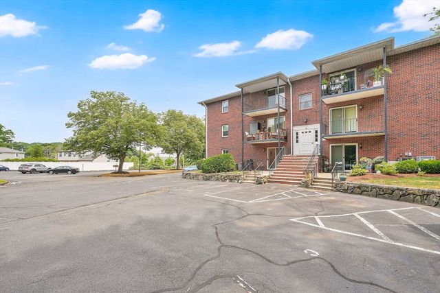 82 Neponset St B, Canton, MA 02021