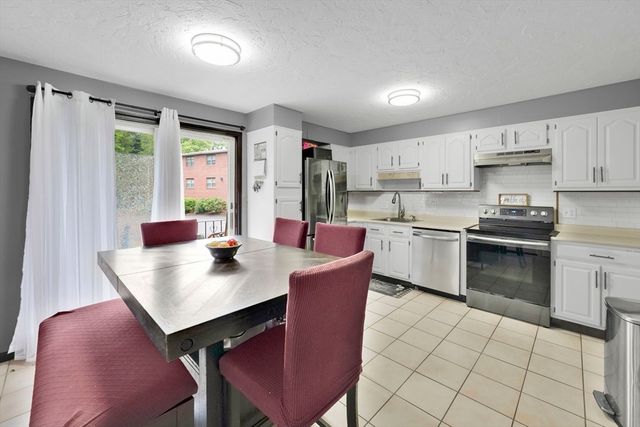 82 Neponset St B, Canton, MA 02021