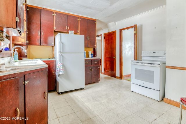 432 W Park Avenue, Oakhurst, NJ 07755