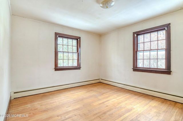 432 W Park Avenue, Oakhurst, NJ 07755