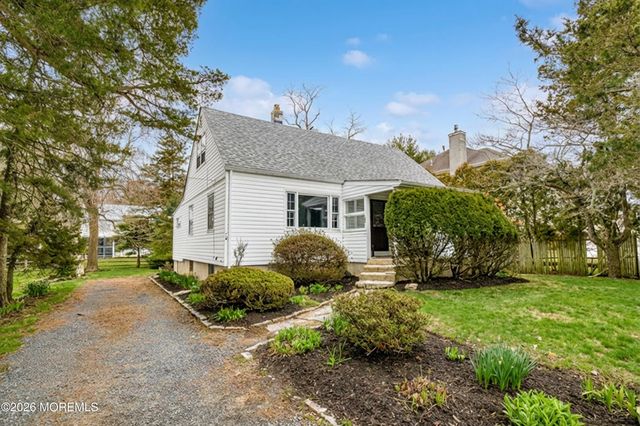 432 W Park Avenue, Oakhurst, NJ 07755
