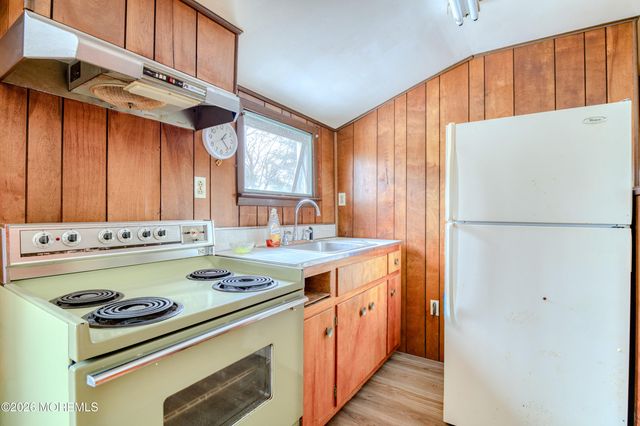 432 W Park Avenue, Oakhurst, NJ 07755