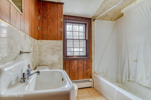 432 W Park Avenue, Oakhurst, NJ 07755