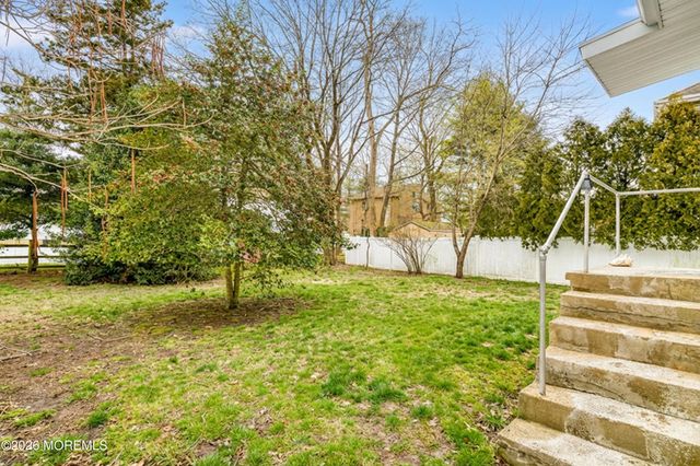 432 W Park Avenue, Oakhurst, NJ 07755