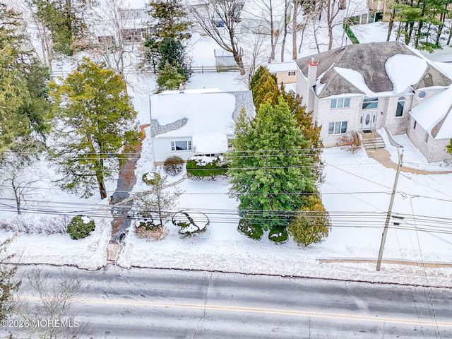 432 W Park Avenue, Oakhurst, NJ 07755