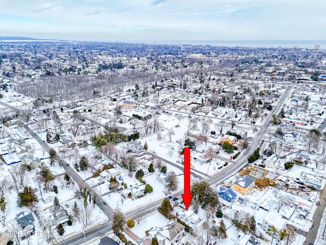 432 W Park Avenue, Oakhurst, NJ 07755