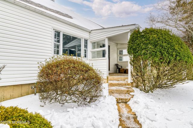 432 W Park Avenue, Oakhurst, NJ 07755