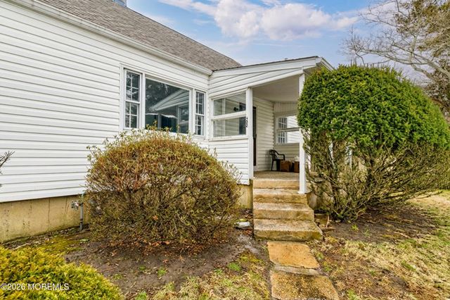 432 W Park Avenue, Oakhurst, NJ 07755