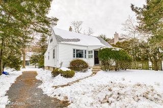432 W Park Avenue, Oakhurst, NJ 07755