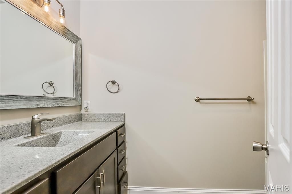 Image 13 of property listing at 104 Lake Point Drive, St Peters, MO 63376