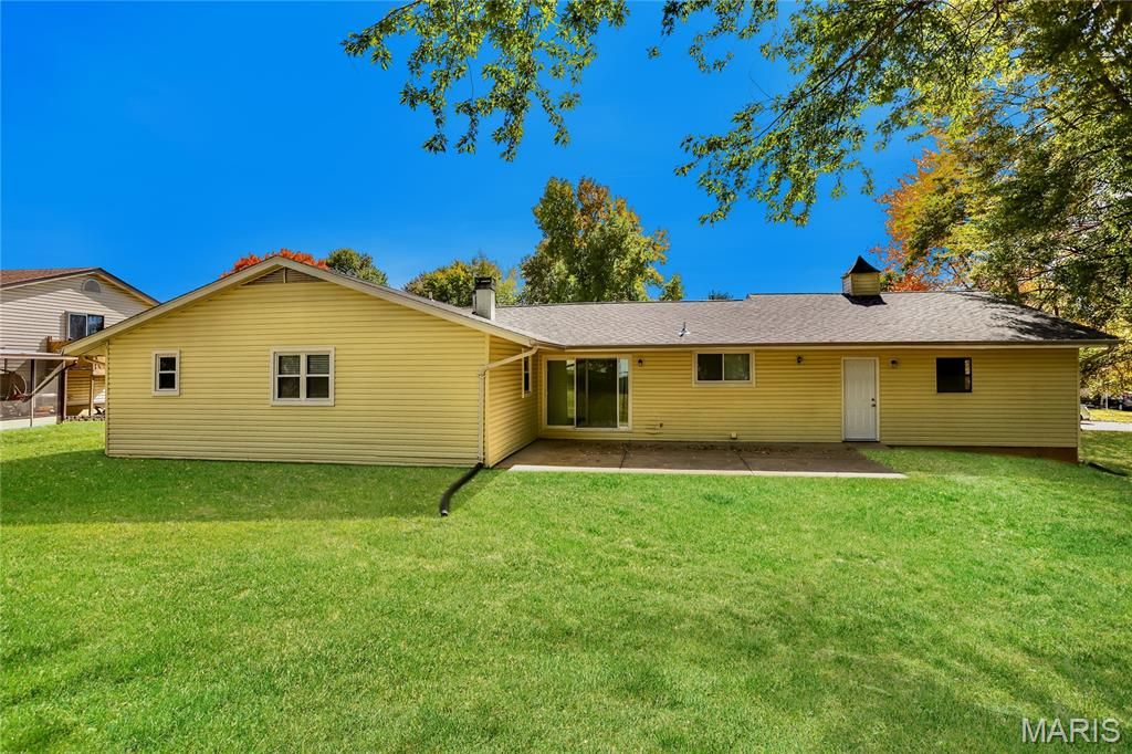 Image 15 of property listing at 104 Lake Point Drive, St Peters, MO 63376