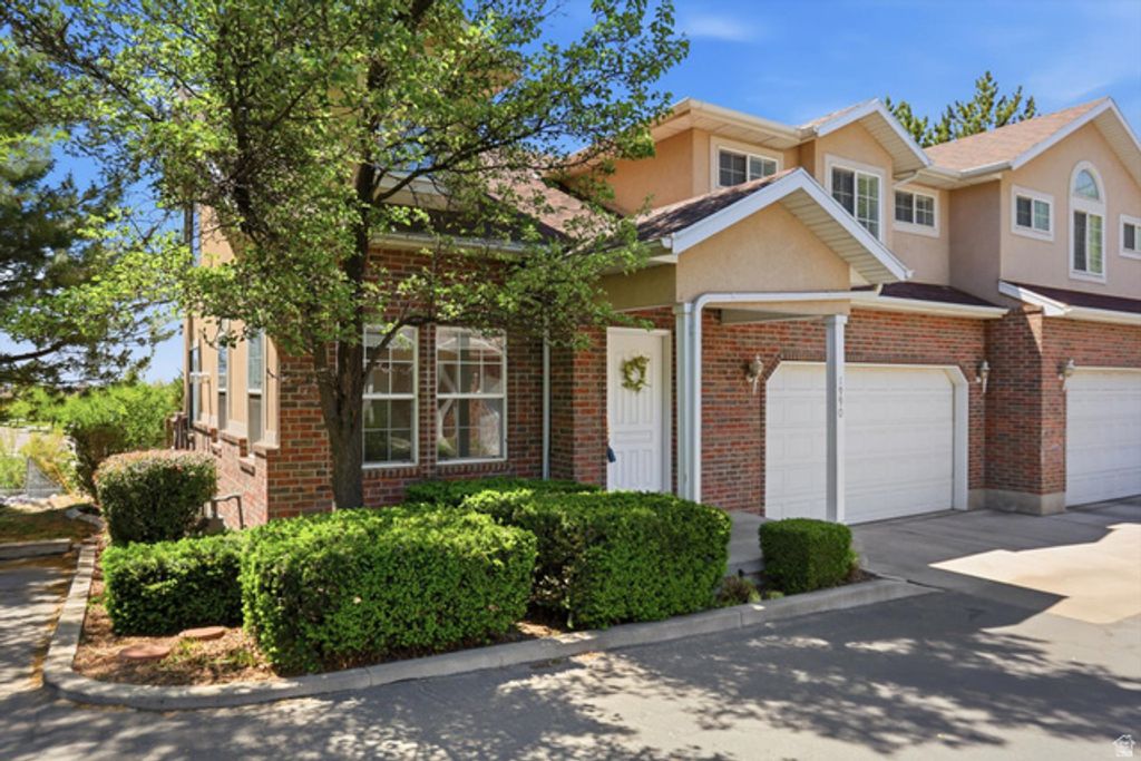 Image 2 of property listing at 1990 S 424 E, Orem, UT 84058