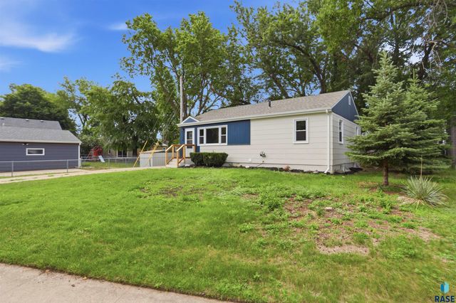 1305 W Thompson Dr Drive, Sioux Falls, SD 57105