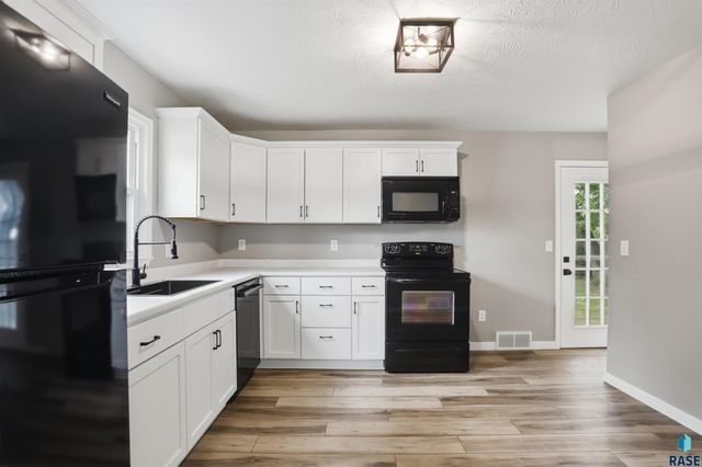 1305 W Thompson Dr Drive, Sioux Falls, SD 57105