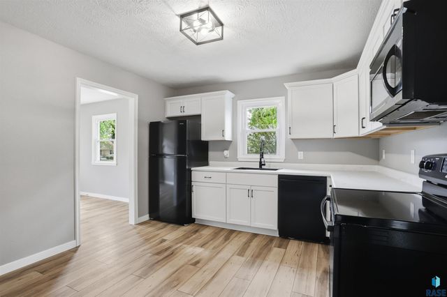 1305 W Thompson Dr Drive, Sioux Falls, SD 57105