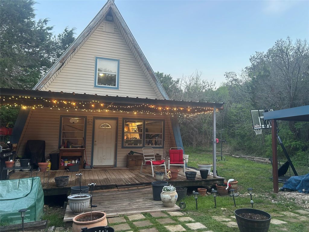 1015 Comanche Cove Drive, Granbury, TX 76048