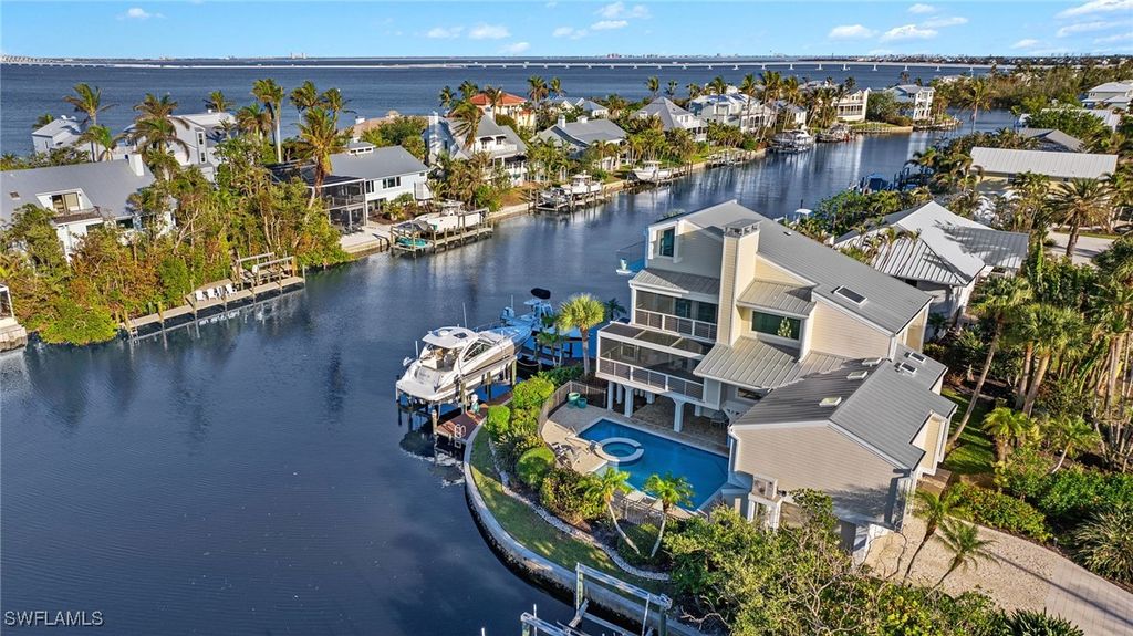 1290 Bay DR, Sanibel, FL 33957