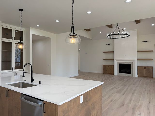 6027 S Holland Avenue, Springfield, MO 65810