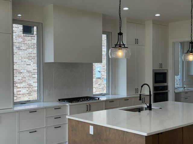 6027 S Holland Avenue, Springfield, MO 65810