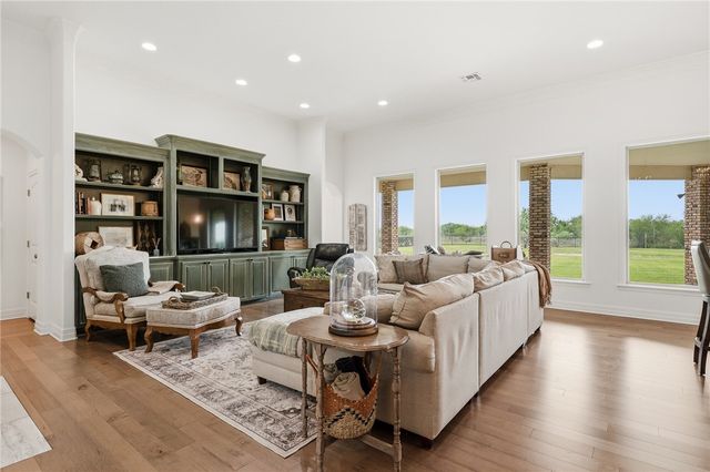 8710 King Ranch Dr, Corpus Christi, TX 78414