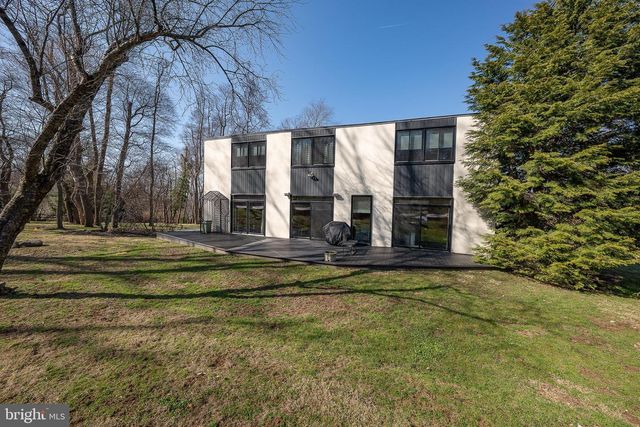 1335 VALLEY RD, Villanova, PA 19085