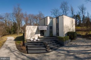 1335 VALLEY RD, Villanova, PA 19085