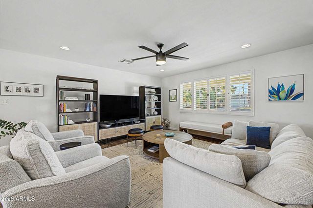 1109 E NICOLET Avenue, Phoenix, AZ 85020