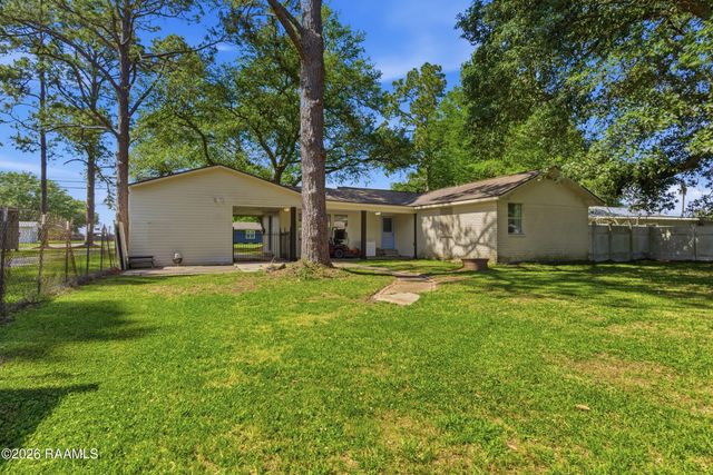 2106 Grand Pointe Avenue, Breaux Bridge, LA 70517