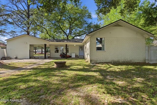 2106 Grand Pointe Avenue, Breaux Bridge, LA 70517