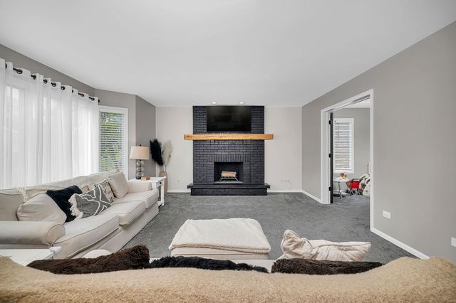 6 W Wend Street, Lemont, IL 60439