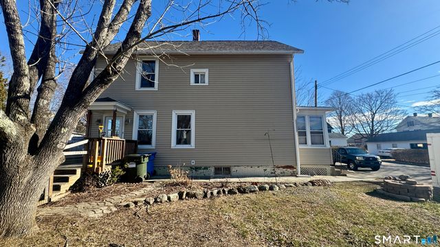 7 Quinebaug Road, Norwich, CT 06360