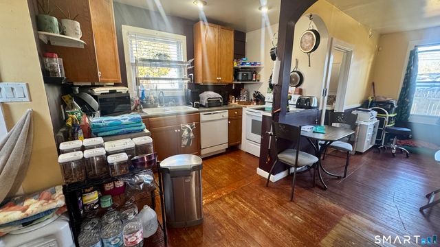 7 Quinebaug Road, Norwich, CT 06360